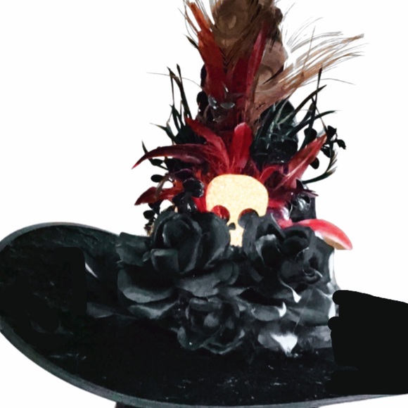 🔥SOLD🔥The Golden Skull Witch Hat - Picture 6 of 16